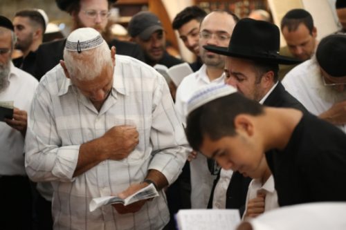 אמירת סליחות לקראת ראש השנה (צילום: דוד כהן, פלאש90)