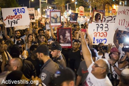 צפו: מאות חסמו כביש בלב תל אביב וקראו להכרה בפרשת ילדי תימן