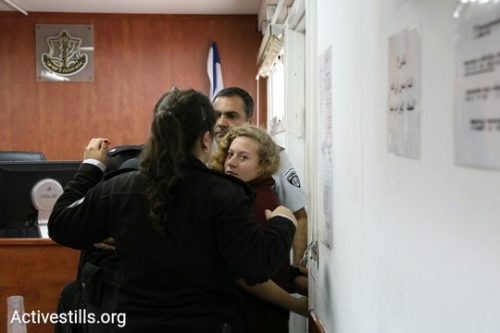 עהד תמימי בדיון בבית המשפט הצבאי בעופר. 20 בדצמבר 2017 (אורן זיו / אקטיבסטילס)