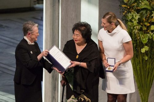 טקס נשי. הענקת פרס נובל לקמפיין הבינלאומי לפירוז מנשק גרעיני. (צילום: Jo Straube/ICAN)