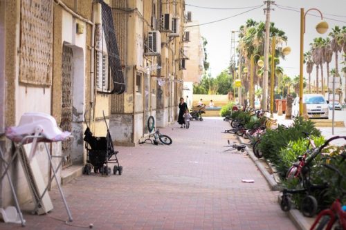 רחוב בירוחם. יוני 2015 (גארט מילס / פלאש90) רחוב בירוחם. יוני 2015 (גארט מילס / פלאש90)