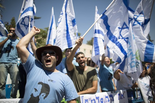 עמותות הפחדה, כמו אם תרצו, מבקשות לקדם קרימינליזציה של החברה האזרחית ושל פמיניסטיות. הפגנה של סטודנטים חברי תא אם תרצו באוניברסיטה העברית, מאי 2014 (צילום: יונתן זינדל/פלאש90)