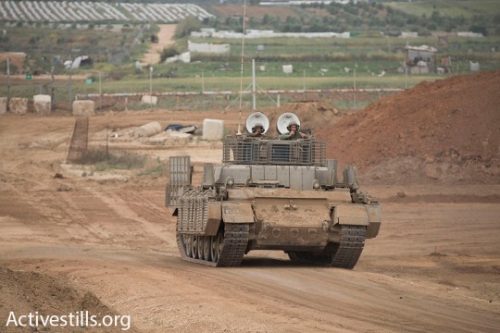 כוחות משוריינים מתכוננים לקראת המפגינים הפלסטינים. 30 במרץ 2018, אזור ניר עם (צילום: אורן זיו / אקטיבסטילס) כוחות משוריינים מתכוננים לקראת המפגינים הפלסטינים. 30 במרץ 2018, אזור ניר עם (צילום: אורן זיו / אקטיבסטילס)