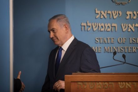 בנימין נתניהו במסיבת העיתונאים על ההסכם עם האו"ם בעניין מבקשי המקלט (הדס פרוש / פלאש90)