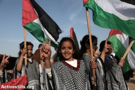 ילדות פלסטיניות מעזה בצעדת השיבה הגדולה, אפריל 2018 (מוחמד זענון/ אקטיבסטילס)