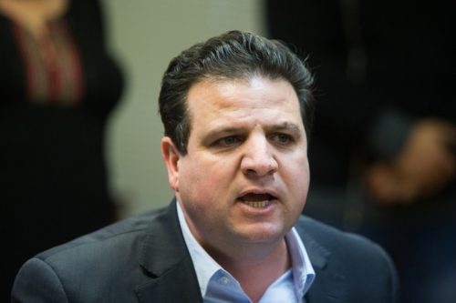 עמדה "ערכית" על סוריה של "גינוי כל פגיעה באזרחים". יו"ר הרשימה המשותפת איימן עודה (יונתן זינדל/פלאש90) עמדה "ערכית" על סוריה של "גינוי כל פגיעה באזרחים". יו"ר הרשימה המשותפת איימן עודה (יונתן זינדל/פלאש90)