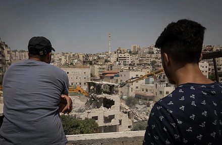 הריסת בית במזרח ירושלים. הצעירים הפלסטינים בעיר מרגישים יתומים (צילום: עפיף עמירה/פלש 90)