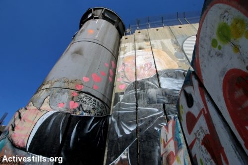 המלחמה האמיתית היא בכלל שם. חומת ההפרדה בבית לחם (אחמד אל-באז / אקטיבסטילס)