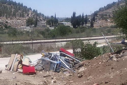בית הקפה בבתיר. מבט מקרוב, מבט מלמעלה ומבט אחרי ההרס (צילומים: אביב טטרסקי)