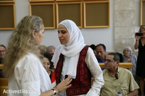 דארין טאטור ועורכת דינה גבי לסקי בהקראת גזר הדין. 31 ביולי 2018. (אורן זיו / אקטיבסטילס)