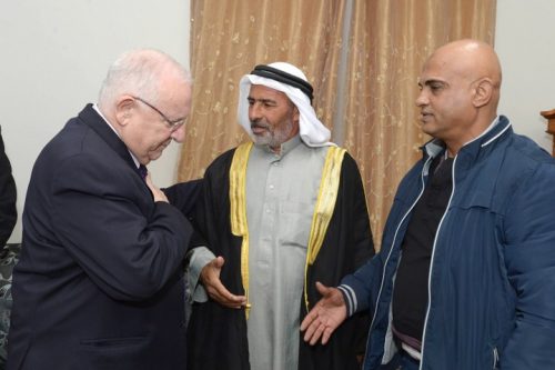 . הנשיא ראובן ריבלין בביקור אצל משפחת שעבאן אצל רצח אמין. הבטיח שיבוא בשמחות (צילום: מרק ניימן, לע"מ)
