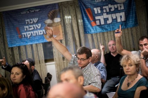 זו לא חייבת להיות האופציה היחידה. כנס של תומכי ישראל ביתנו. (צילום: יונתן זינדל / פלאש90) זו לא חייבת להיות האופציה היחידה. כנס של תומכי ישראל ביתנו. (צילום: יונתן זינדל / פלאש90)