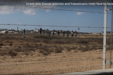 המפגינים הפלסטינים מהצד השני של הגדר. המפגש הכי קרוב אי פעם (צילום מסך, באדיבות חיים שוורצנברג)