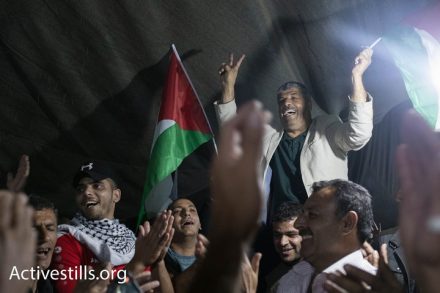 החגיגות בח'אן אל אחמר. "לא ישנו כבר כמה חודשים" מספרים התושבים (צילום: אורן זיו / אקטיבסטילס)
