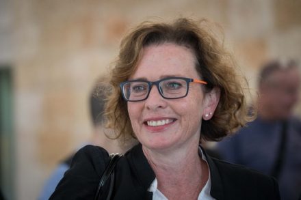 המועמדת המובילה לראשות העיר עינת קליש (יונתן זינדל / פלאש90)