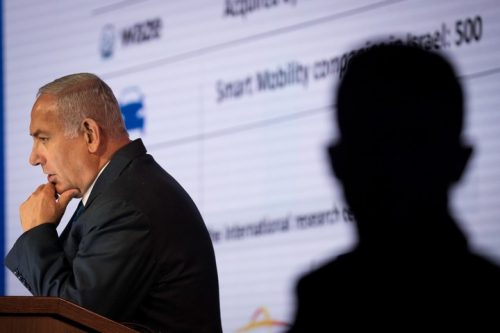 לו מחויבותו לביטחון הייתה קודמת למחויבותו לארץ ישראל השלמה, הוא היה ממהר להגיע להסכם קבע עם עבאס שמשמר חלק מכריע מהעליונות הצבאית תמורת ויתור על שליטה בגדה המערבית. בנימין נתניהו (יונתן זינדל / פלאש90)