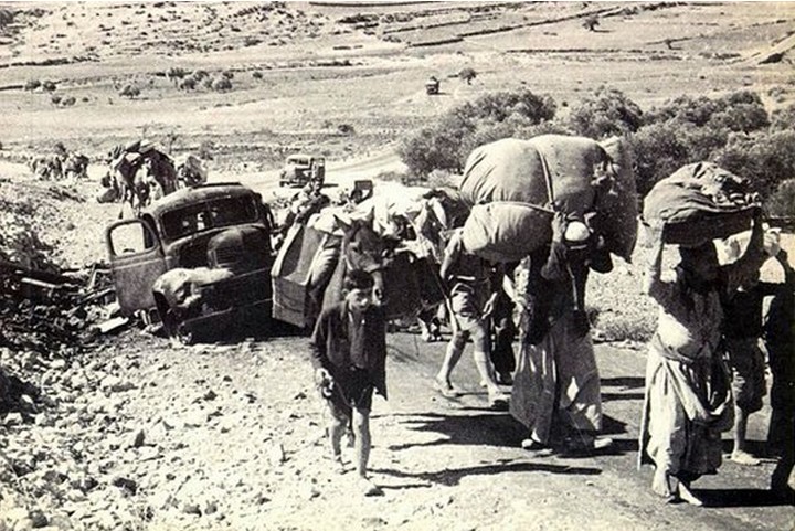 פליטים פלסטינים במלחמת 1948. יזהר ראה אותם יוצאים, וחשב על גולי ירושלים וספרד