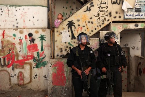 .שוטרי מג"ב בסמטה בבטן אל הווא בסילוואן. 800 פלסטינים אמורים להיות מפונים לטובת מתנחלים יהודים (צילום: קובי גדעון / פלאש 90)