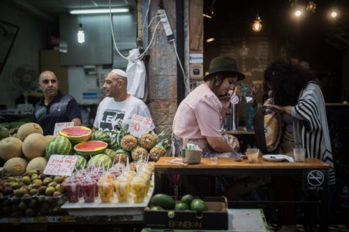 השעה היתה מוקדמת, בשוק היו לקוחות בודדים יחסית (צילום: הדס פרוש / פלאש 90)