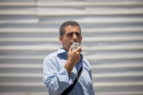 הקול הכי בולט היום במרצ נגד הכיבוש. ח"כ מוסי רז בהפגנה של "נשים עושות שלום" באוגוסט 2018 (צילום: יונתן סינדל / פלאש 90)