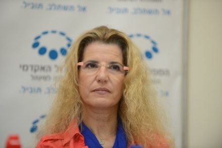נורה אדומה לכל אזרח המחזיק טלפון נייד. הדס שטייף (צילום: יוסי זלינגר / פלאש 90)
