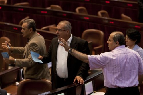 הגיע הזמן לגלות אחריות ומנהיגות ולומר מספיק (פלאש90)
