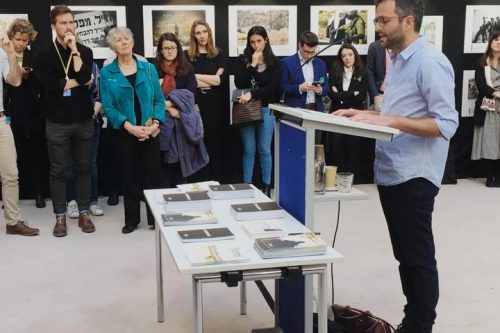 "לא יצליחו לשכנע אותנו שהכיבוש הוא האפשרות היחידה שקיימת". פתיחת התערוכה של שבורים שתיקה בבניין האיחוד האירופי (צילום באדיבות שוברים שתיקה)