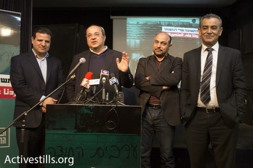 "הציפייה של הבוחרים היתה שאם אתם לא מצליחים להשיג הצלחות מעשיות, לפחות תציגו עמדה אחידה בכל מה שנוגע לניגוח, להפצת הקול, העמדה והעוול. אבל יצא מצב שגם זה וגם זה לא נעשו". הרשימה המשותפת בימים של תקווה. (אורן זיו / אקטיבסטילס) "הציפייה של הבוחרים היתה שאם אתם לא מצליחים להשיג הצלחות מעשיות, לפחות תציגו עמדה אחידה בכל מה שנוגע לניגוח, להפצת הקול, העמדה והעוול. אבל יצא מצב שגם זה וגם זה לא נעשו". הרשימה המשותפת בימים של תקווה. (אורן זיו / אקטיבסטילס)