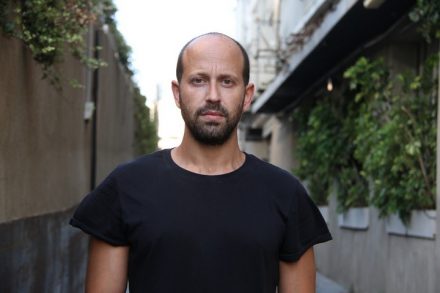 "אני לא מצליח להבין למה מפלגת העבודה לא מתנגדת להריסות בתים. לא מבין למה זה מעשה ציוני, לא מבין למה מפלגת העבודה מגמגמת בנושא הזה". תומר פינס. (צילום: אילון יחיאל, יח"צ)