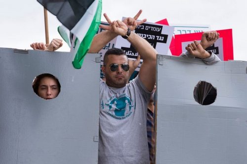כנס כבר ארבע פעמים לאמריקה, הפעם נעצר בשדה התעופה קנדי. אוסמה עילוואת (צילום: לוחמים לשלום)