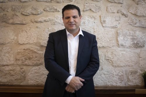 אנחנו רוצים להתנקם בנתניהו על כל ההסתה והגזענות שלו. האם האלטרנטיבה היא טלית שכולה תכלת? ממש לא. אנחנו רוצים להיות חזקים כדי שגנץ ולפיד יזיעו כדי שנמליץ עליהם. ח"כ איימן עודה בנצרת השבוע (אורן זיו / אקטיבסטילס) אנחנו רוצים להתנקם בנתניהו על כל ההסתה והגזענות שלו. האם האלטרנטיבה היא טלית שכולה תכלת? ממש לא. אנחנו רוצים להיות חזקים כדי שגנץ ולפיד יזיעו כדי שנמליץ עליהם. ח"כ איימן עודה בנצרת השבוע (אורן זיו / אקטיבסטילס)