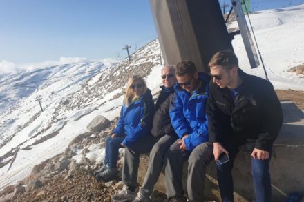 משפחת נתניהו בטיול פסח ברמת הגולן, לאחר ההכרה האמריקאית. ראש הממשלה הצהיר כי יקדם הצעה לקרוא ליישוב ברמת הגולן על שם דונלד טראמפ. (צילום: דוברות ראש הממשלה, טוויטר)