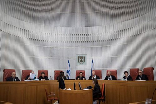 בית המשפט העליון בשבתו כבג"צ סייע בגידול גידולי הפרא שמאיימים כעת לגזוז את מחלפות ראשו. הרכב שופטי בג"ץ בדיון בעניין פסילת רשימת רע"ם-בל"ד מלהתמודד בחירות האחרונות (הדס פרוש / פלאש90)