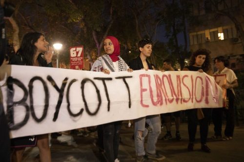 "אנחנו מעיזים לחלום על סיום האפטהייד". מפגינים בתל אביב בציון שנה להרג 64 המפגינים בעזה (צילום: אורן זיו / אקטיבסטילס) "אנחנו מעיזים לחלום על סיום האפטהייד". מפגינים בתל אביב בציון שנה להרג 64 המפגינים בעזה (צילום: אורן זיו / אקטיבסטילס)