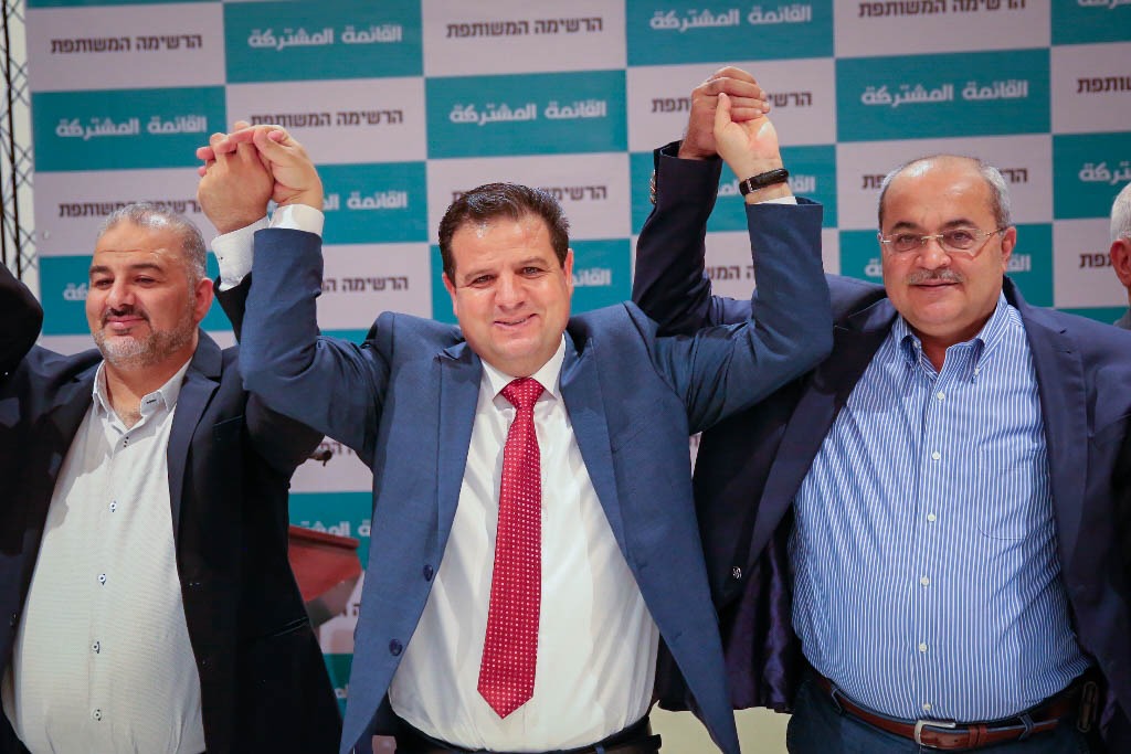 מומחים ופוליטיקאים מסכימים: תידרש הרבה עבודה להחזיר את האמון. אחמד טיבי, איימן עודה ומנסור עבאס בהכרזה על הקמתה מחדש של הרשימה המשותפת (צילום: דוברות חד"ש)