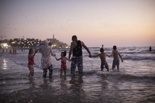 למשך כמה ימים פלאיים בשנה, הפלסטינים מפסיקים להיות "איום ביטחוני"