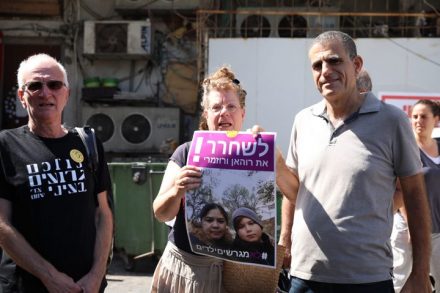 עורכי הדין הגישו צו מניעה נגד הגירוש, עדיין לא התקבלה החלטה. מפגינים נגד הגירוש היום (צילום: אורן זיו / אקטיבסטילס)