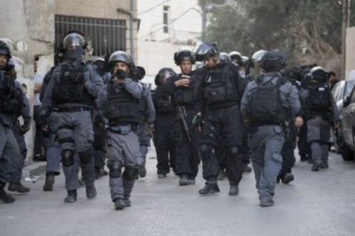 לא מספיק לישראלים לדעת שיש כיבוש. הם רוצים להיות שותפים, ללחוץ על הכפתור. שוטרים בעיסאוויה (אורן זיו / אקטיבסטילס) לא מספיק לישראלים לדעת שיש כיבוש. הם רוצים להיות שותפים, ללחוץ על הכפתור. שוטרים בעיסאוויה (אורן זיו / אקטיבסטילס)
