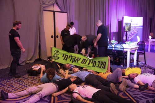 מחאת האקלים בכנס ״כלכליסט״ בתל אביב