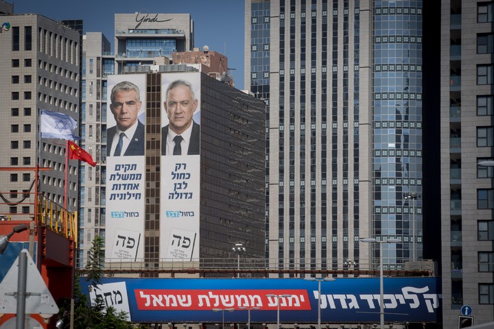 שלטי בחירות של כחול לבן והליכוד בתל אביב, 11 בספטמבר 2019 (צילום: מרים אלסטר / פלאש90)