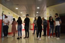 תור לקלפי בסכנין (צילום: אורן זיו) תור לקלפי בסכנין (צילום: אורן זיו)