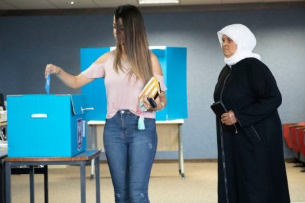 מסע הדה-לגיטימציה דרכן את הבוחרים הערבים לצאת לקלפיות. קלפי בכפר מנדא (צילום: אורן זיו)