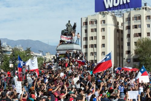 האם הניאו ליברליזם ימות בצ'ילה? הנשיא התקפל, ההפגנות נמשכות