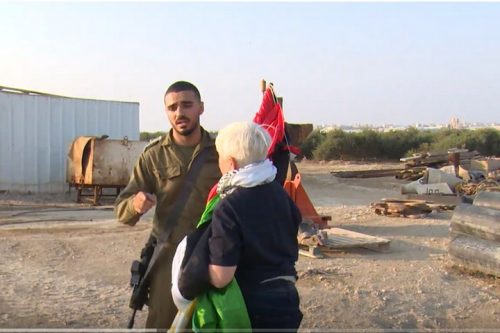 ישראלים הפגינו מול הגדר בעזה: "רצינו להגיד שלא שכחנו"