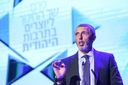 שר החינוך רפי פרץ רץ לדווח ל"אם תרצו" שהוא הצליח לעצור את "שבורים שתיקה", אבל שכח לברר אם זה בכלל בסמכותו. שר החינוך רפי פרץ (צילום: נועם ריבקין פנטון / פלאש 90)