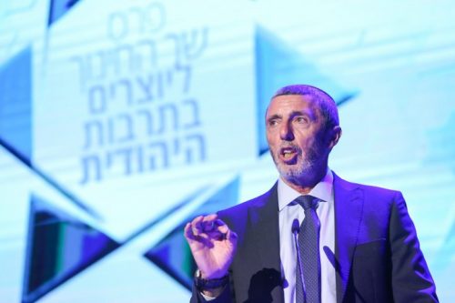 שר החינוך רפי פרץ רץ לדווח ל"אם תרצו" שהוא הצליח לעצור את "שבורים שתיקה", אבל שכח לברר אם זה בכלל בסמכותו. שר החינוך רפי פרץ (צילום: נועם ריבקין פנטון / פלאש 90) שר החינוך רפי פרץ רץ לדווח ל"אם תרצו" שהוא הצליח לעצור את "שבורים שתיקה", אבל שכח לברר אם זה בכלל בסמכותו. שר החינוך רפי פרץ (צילום: נועם ריבקין פנטון / פלאש 90)