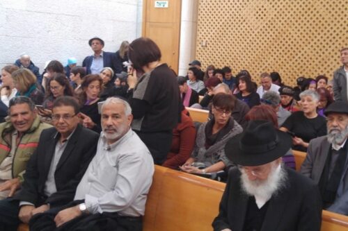 משפחות ילדי תימן בבית המשפט העליון, ב-24 בדצמבר 2019 (צילום: יוסי גמליאל) משפחות ילדי תימן בבית המשפט העליון, ב-24 בדצמבר 2019 (צילום: יוסי גמליאל)