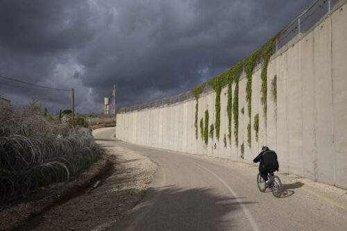 כבר אין נקודות מפגש בין פלסטינים וישראלים. חומת ההפרדה, בקעה אל גרביה 31 בינואר 2020 (צילום: אורן זיו)