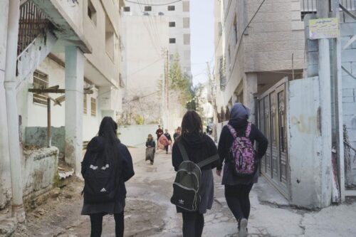 תלמידות תיכון עבדאללה לבנות בשכונת שייח ג'ראח בירושלים (צילום: רחל שור)