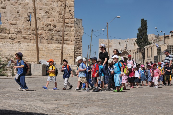 כיתה בטיול בעיר העתיקה בירושלים (צילום: סופי גורדון / פלאש90)